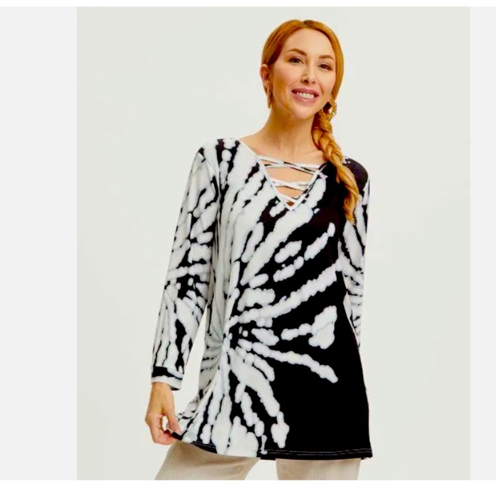 New  Beyond This Plane Black & White Abstract Crisscross Tunic Size small
